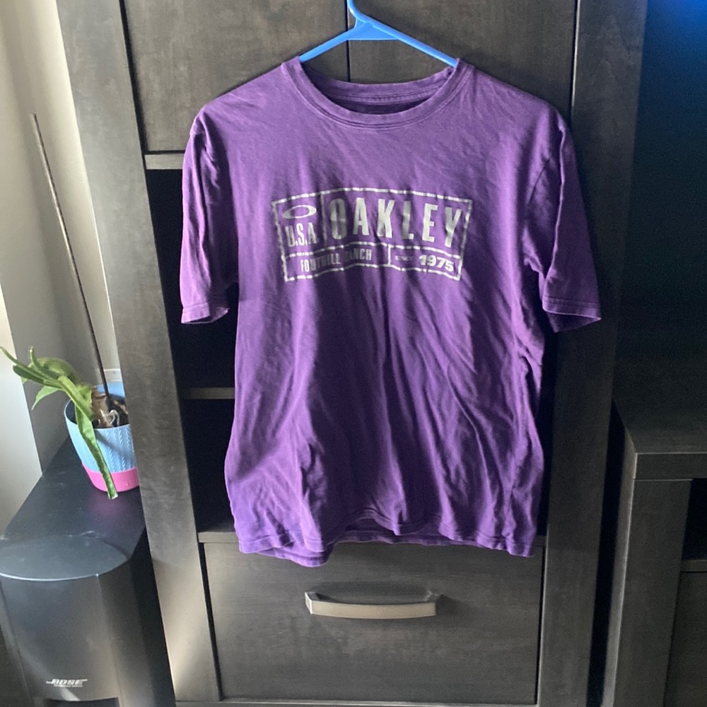 Oakley T-shirt